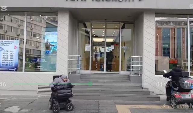 Erişilebilirlik Yine Yok Sayıldı: Engelli Vatandaş Kapı Önünde Hizmet Aldı