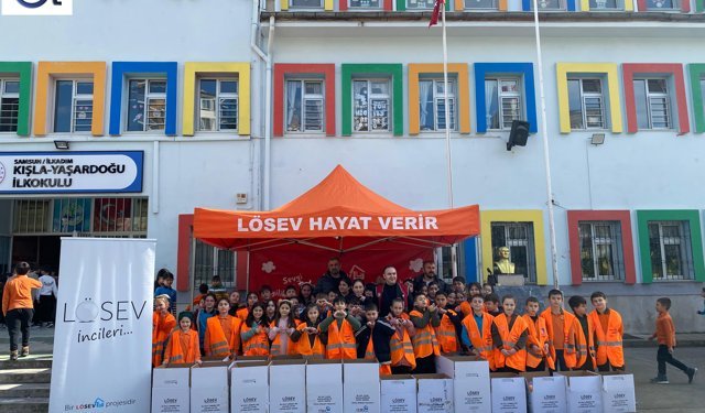 Turuncu Çadır Bu Kez Okul Bahçesinde: LÖSEV’den Dayanışma Etkinliği