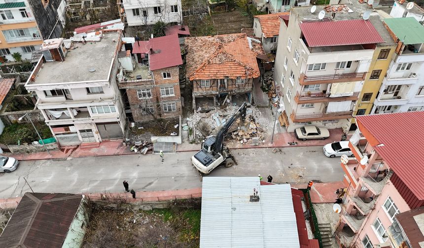 İlkadım’da Tehlike Saçan Metruk Yapılar Yıkılıyor