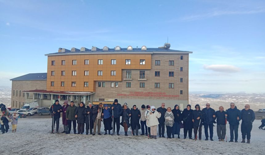 Görme Engelliler Lâdik Akdağ’da Karla Buluştu